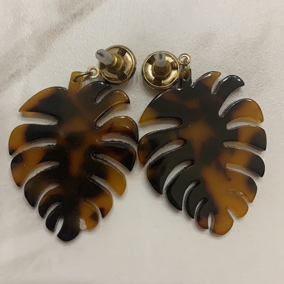 Tortoise Shell Leaf Dangle Gold Stud Statement Earrings - Picture 2 of 2